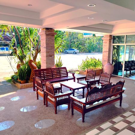 Thong Paeka Hotel Prasat Luaran gambar