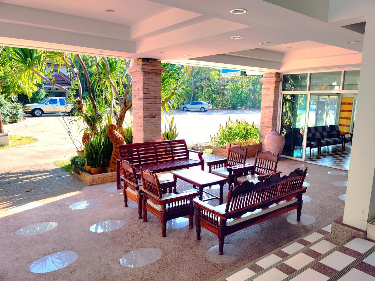 Thong Paeka Hotel Prasat Luaran gambar