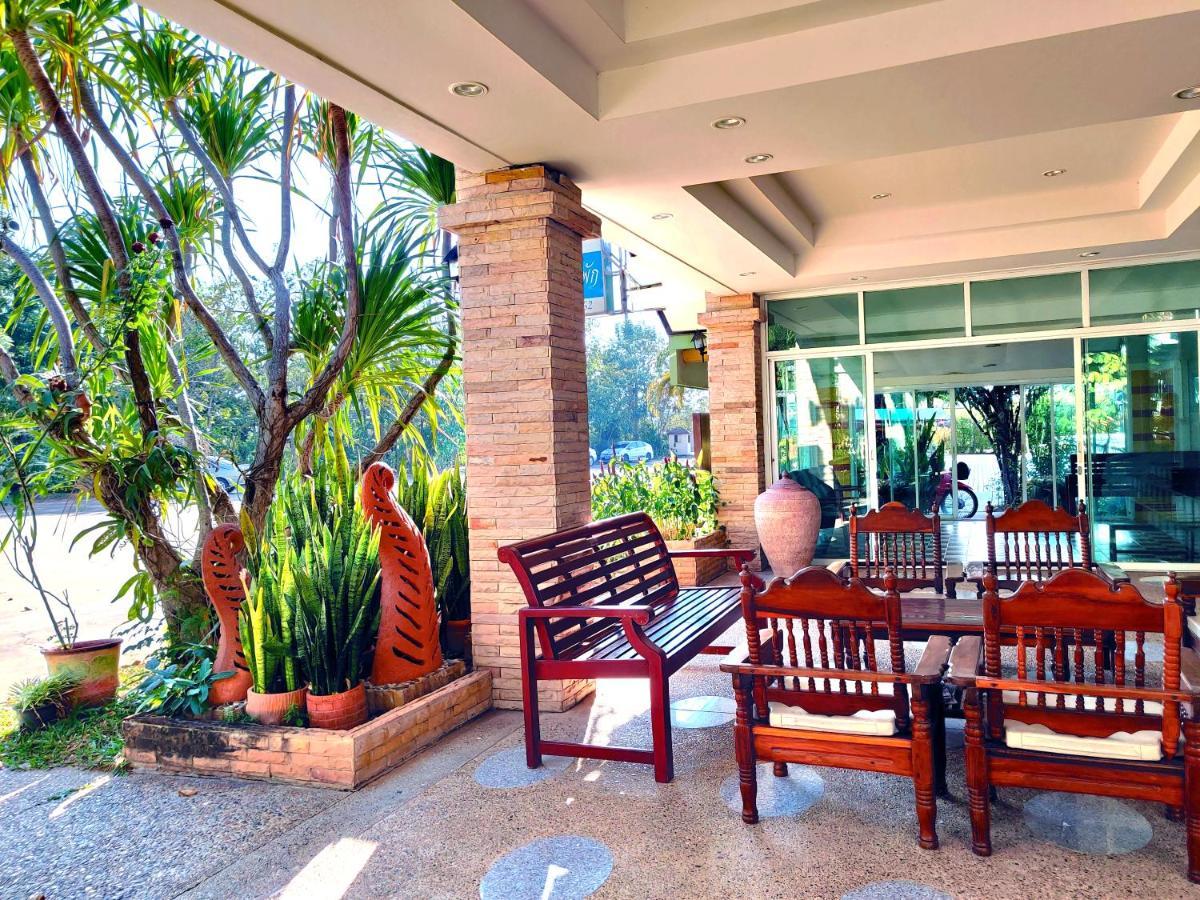Thong Paeka Hotel Prasat Luaran gambar