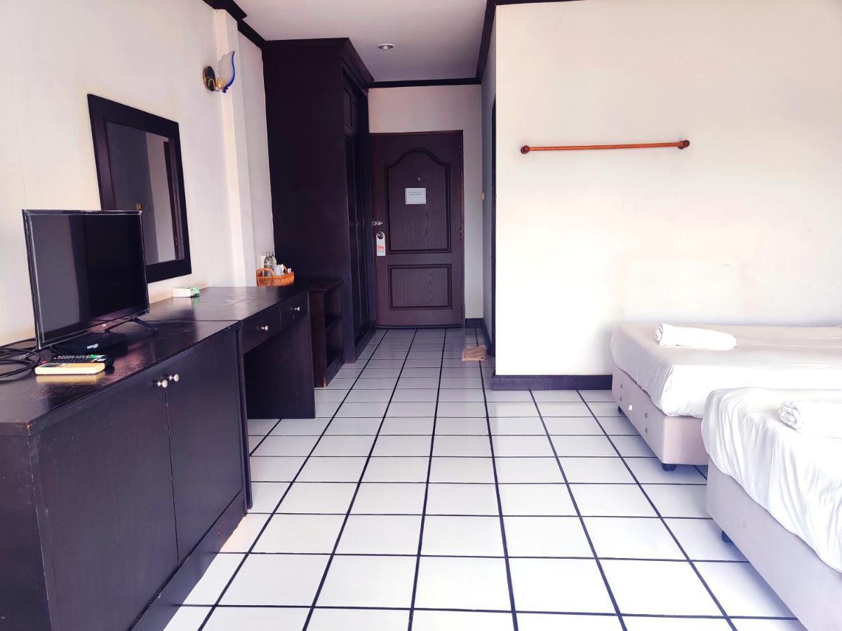 Thong Paeka Hotel Prasat Luaran gambar