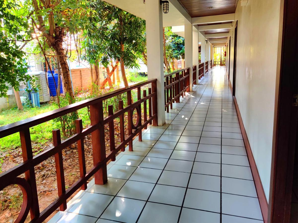 Thong Paeka Hotel Prasat Luaran gambar