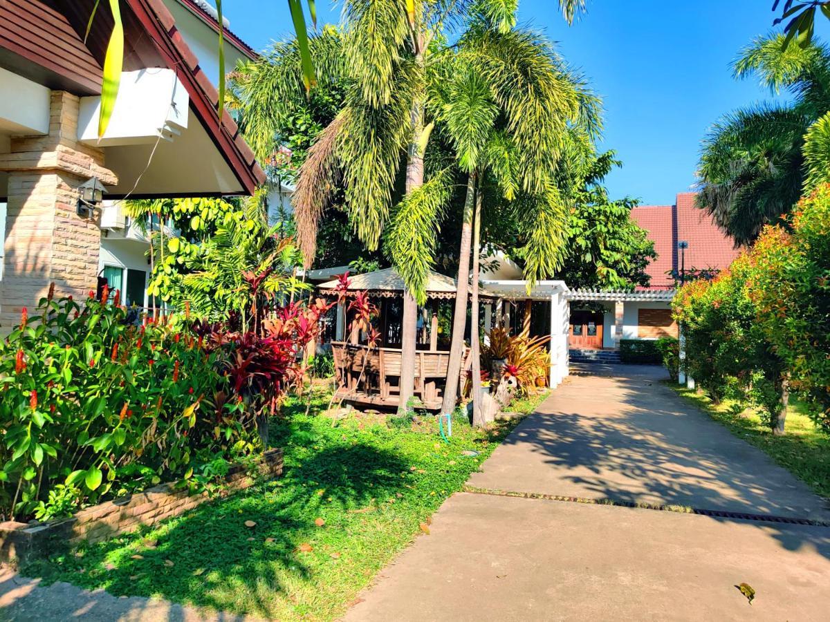 Thong Paeka Hotel Prasat Luaran gambar