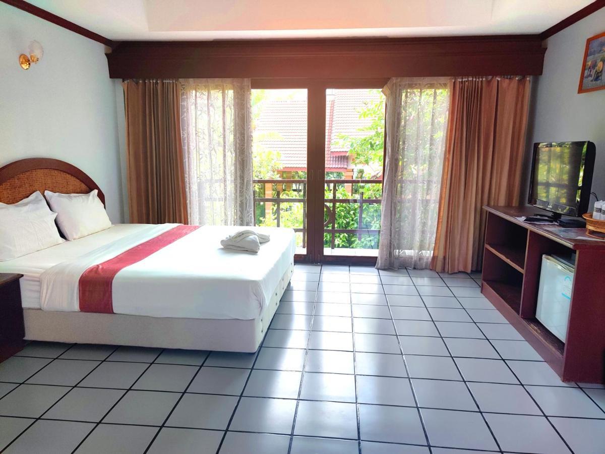 Thong Paeka Hotel Prasat Luaran gambar