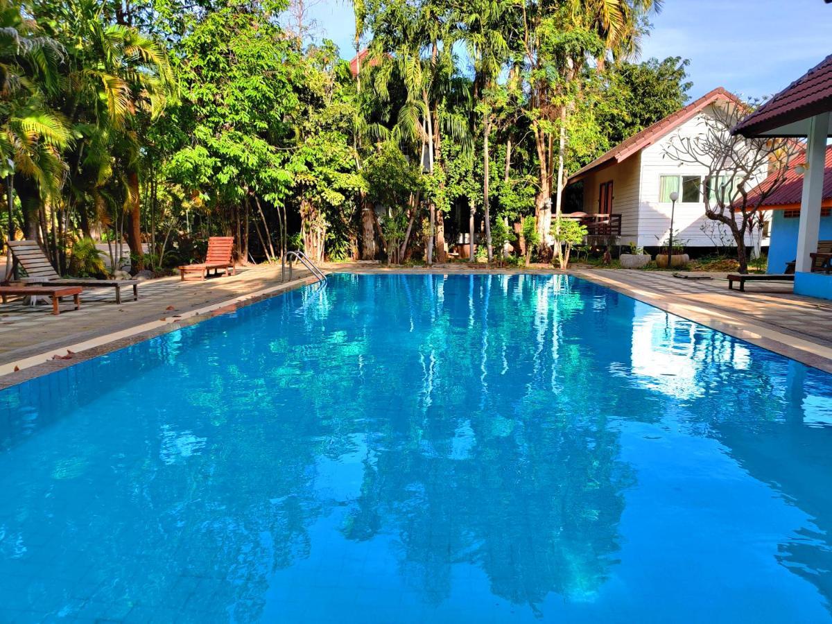 Thong Paeka Hotel Prasat Luaran gambar
