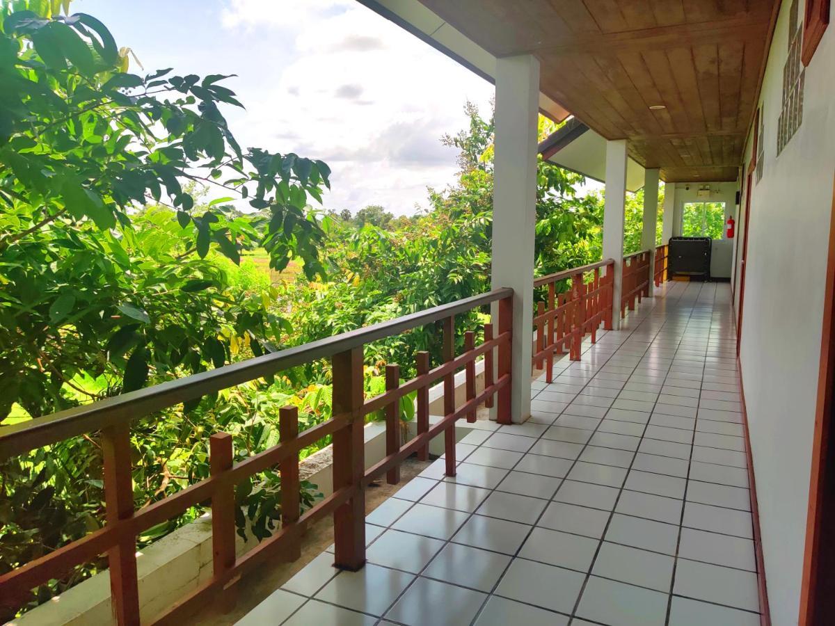 Thong Paeka Hotel Prasat Luaran gambar