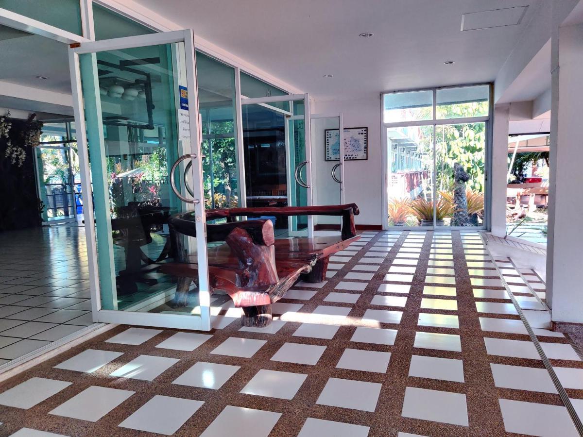 Thong Paeka Hotel Prasat Luaran gambar
