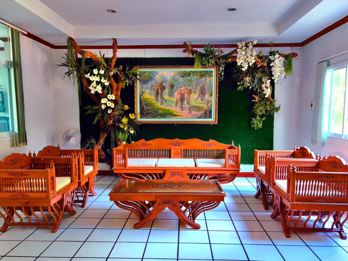 Thong Paeka Hotel Prasat Luaran gambar