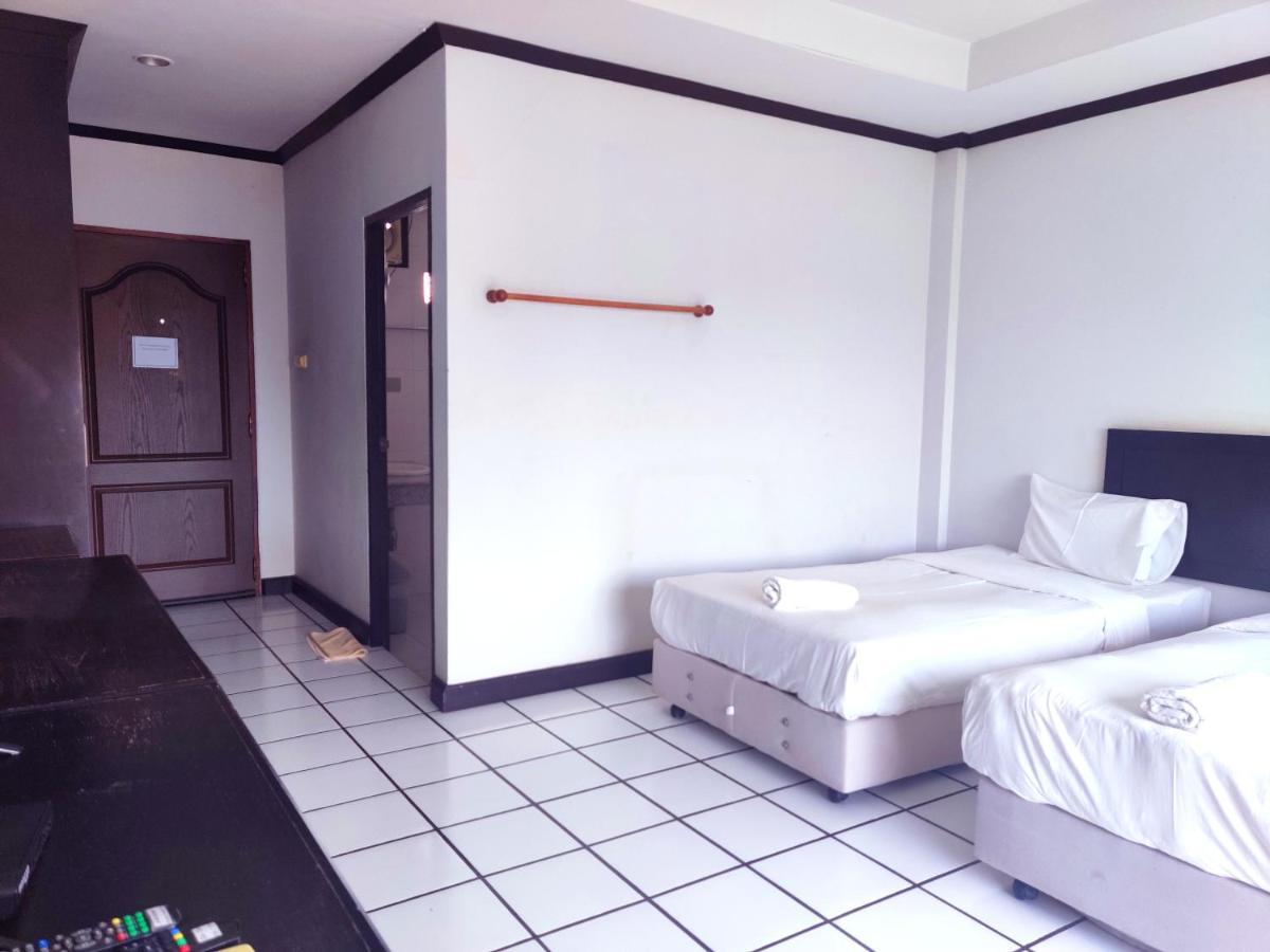 Thong Paeka Hotel Prasat Luaran gambar