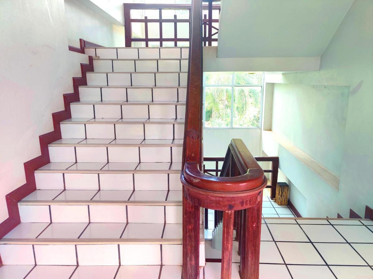 Thong Paeka Hotel Prasat Luaran gambar