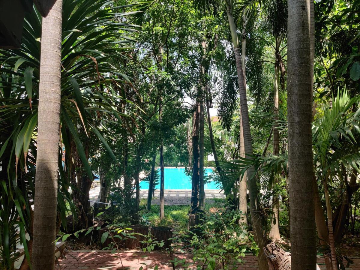 Thong Paeka Hotel Prasat Luaran gambar