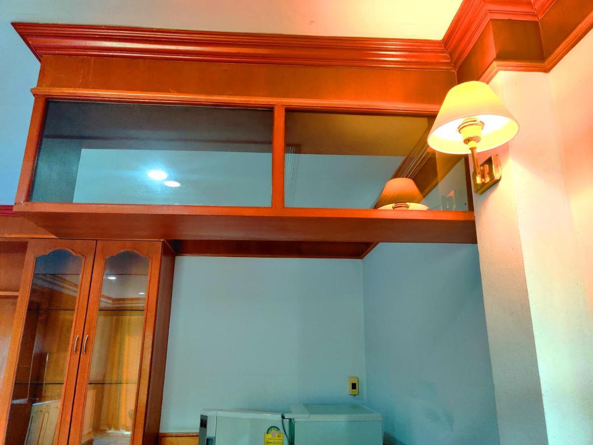 Thong Paeka Hotel Prasat Luaran gambar