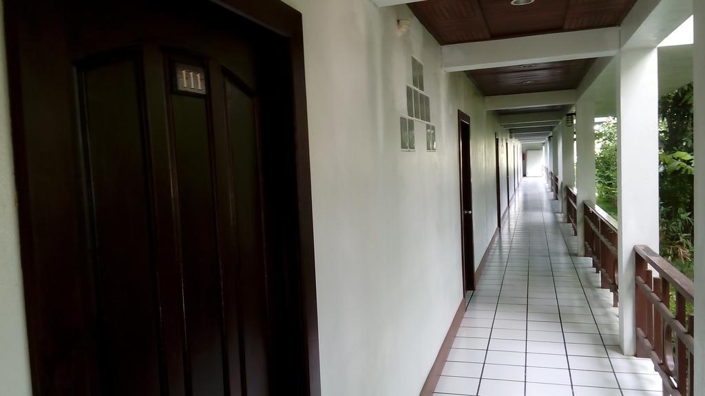 Thong Paeka Hotel Prasat Luaran gambar