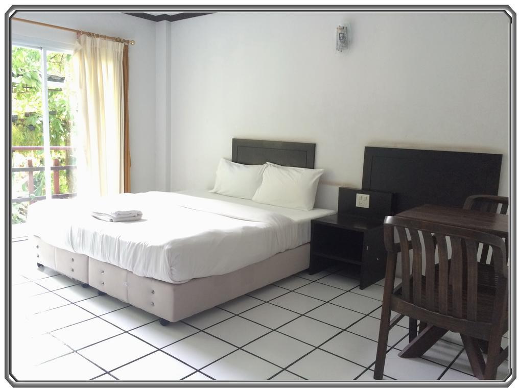 Thong Paeka Hotel Prasat Bilik gambar