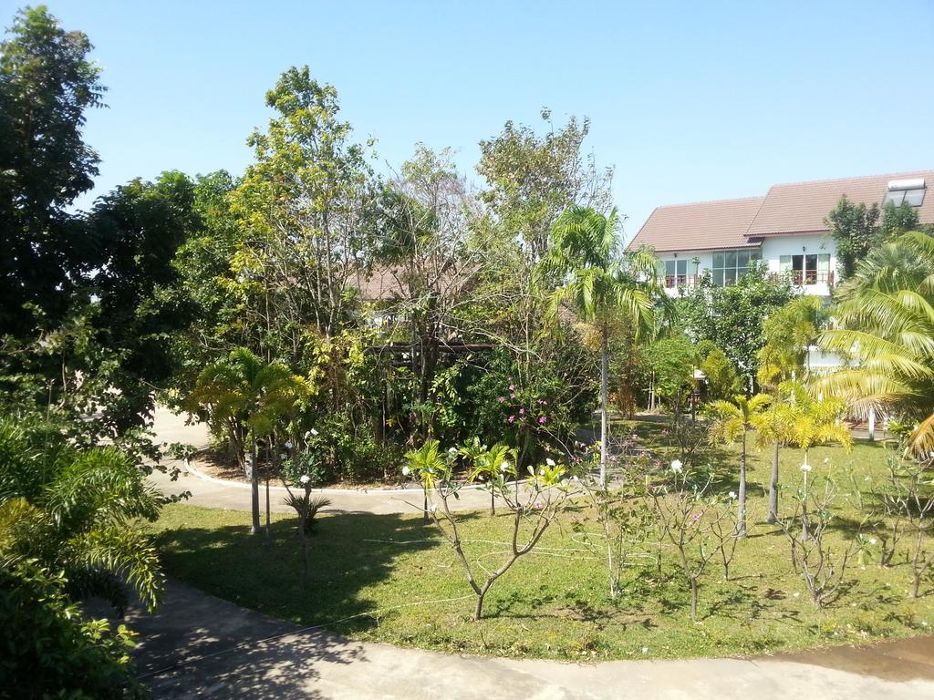 Thong Paeka Hotel Prasat Luaran gambar