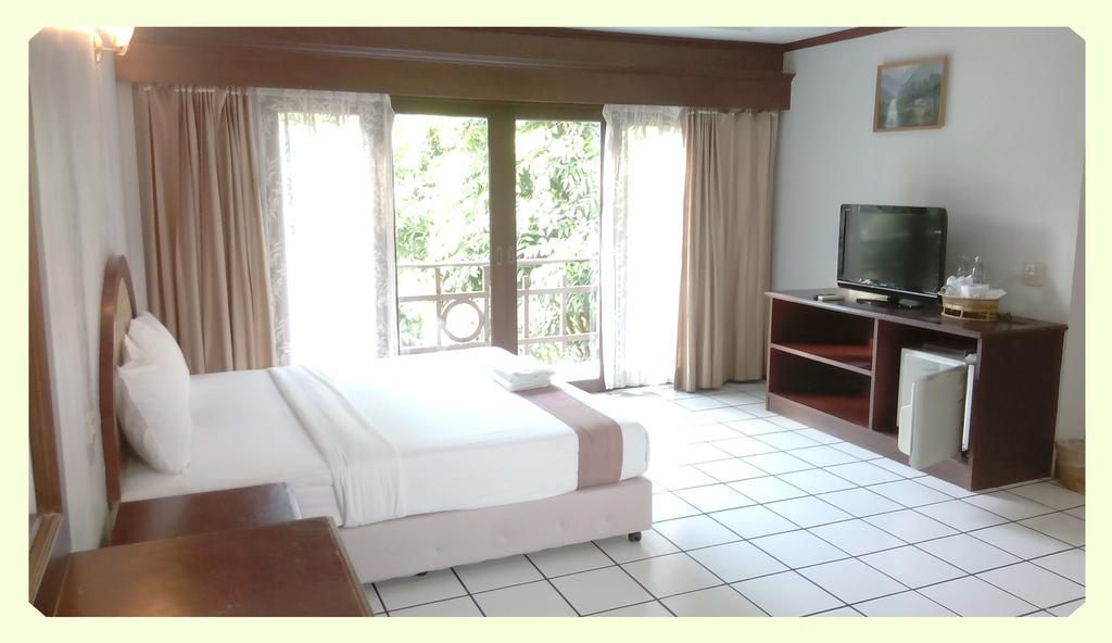 Thong Paeka Hotel Prasat Bilik gambar