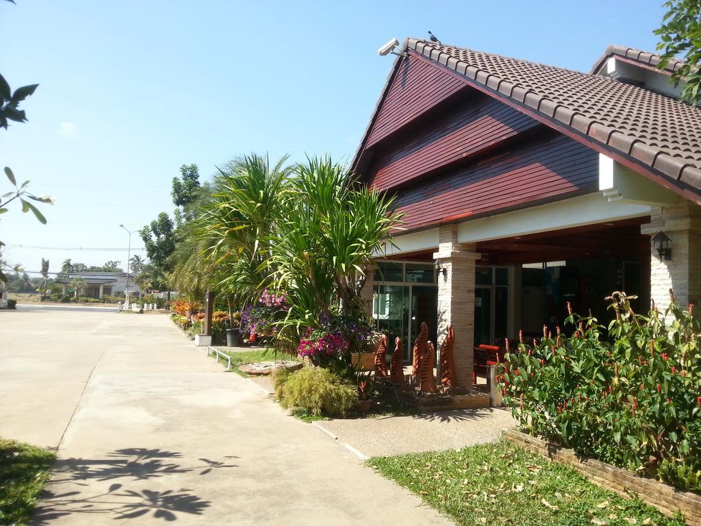 Thong Paeka Hotel Prasat Luaran gambar