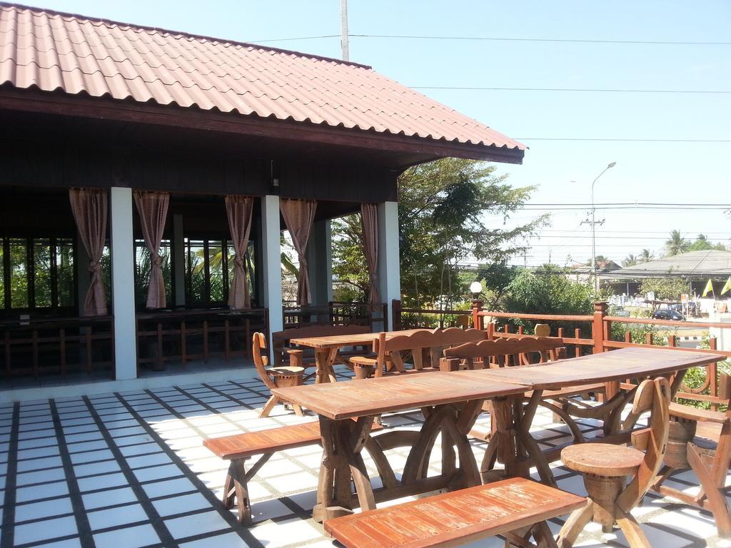 Thong Paeka Hotel Prasat Luaran gambar