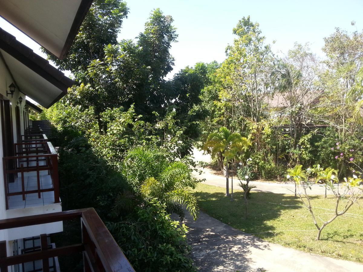 Thong Paeka Hotel Prasat Luaran gambar