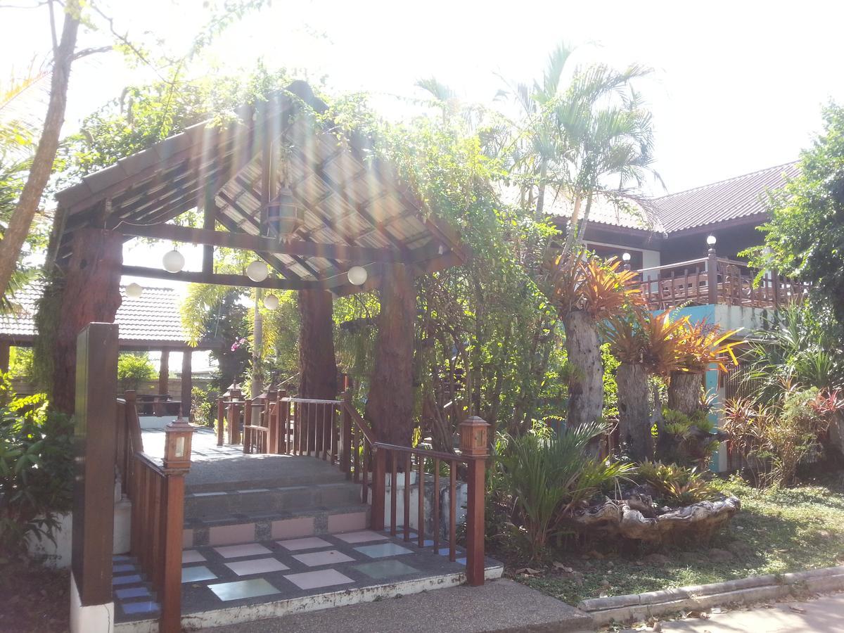 Thong Paeka Hotel Prasat Luaran gambar