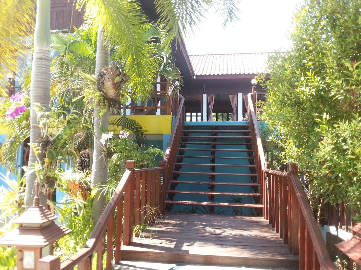 Thong Paeka Hotel Prasat Luaran gambar