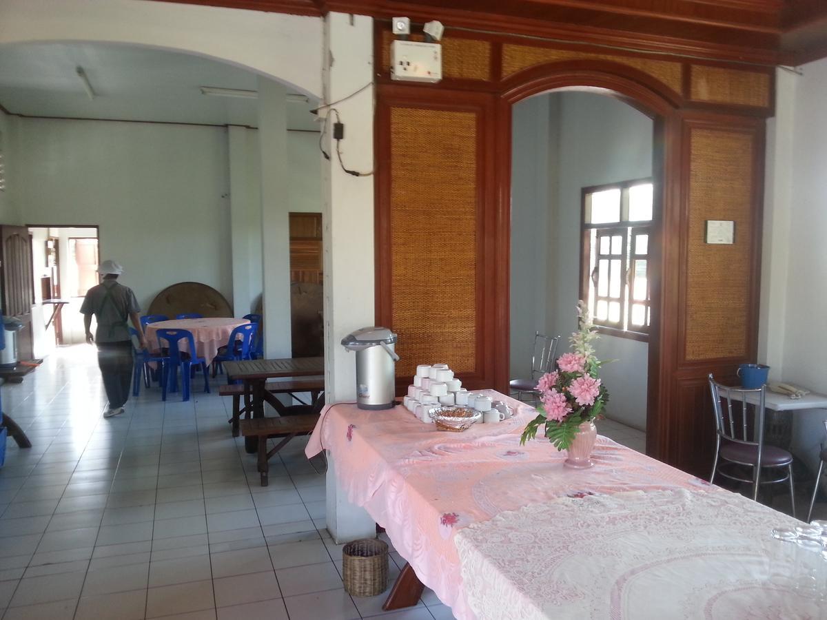 Thong Paeka Hotel Prasat Luaran gambar
